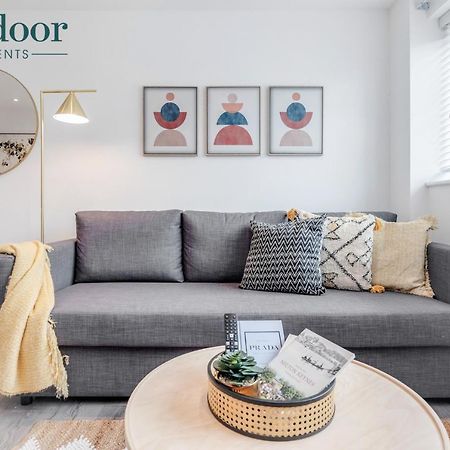 Milton Keynes Apartments, Sleeps Up To 5, Free Parking, Free Wifi & Movies, 7 Mins Drive To Milton Keynes Central Station For Direct Trains To London & The North Экстерьер фото